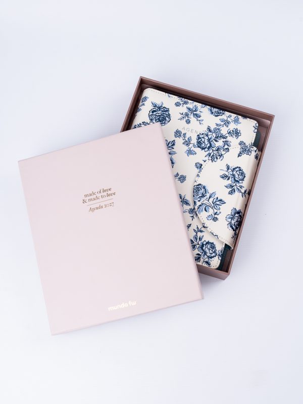 AGENDA 2027 15X21 DIA X PAGINA CON BROCHE TIMELESS FUN FW - Imagen 1