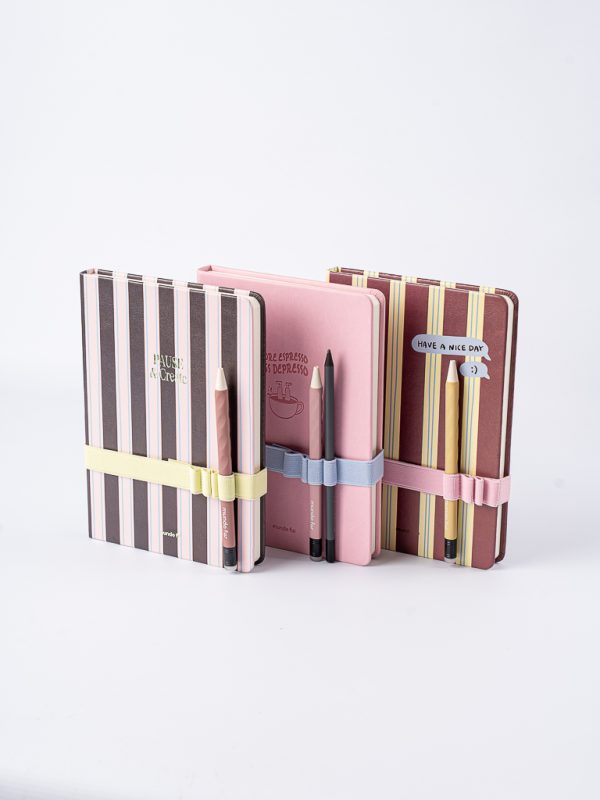 CUADERNO SKETCH BOOK 15X21 X 80 HOJAS LISAS + BANDA ELASTICA COFFE CLUB  FW - Imagen 2