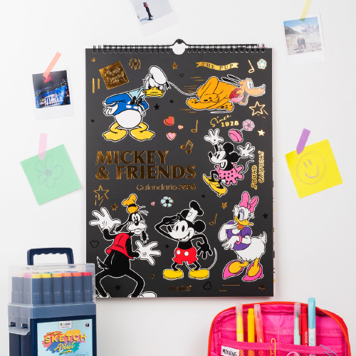 161658 CALENDARIO 30X40 MICKEY & FRIENDS AÑO 2026 MOOVING - Imagen 1